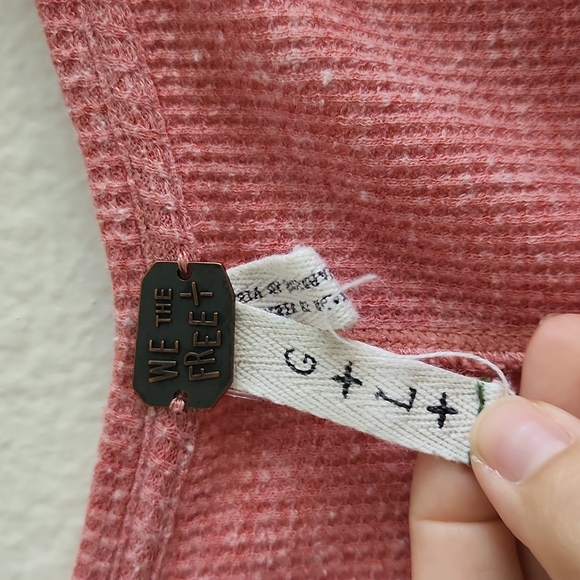 SOLD Free People We the Free pink long sleeve thermal top large - Picture 2 of 5